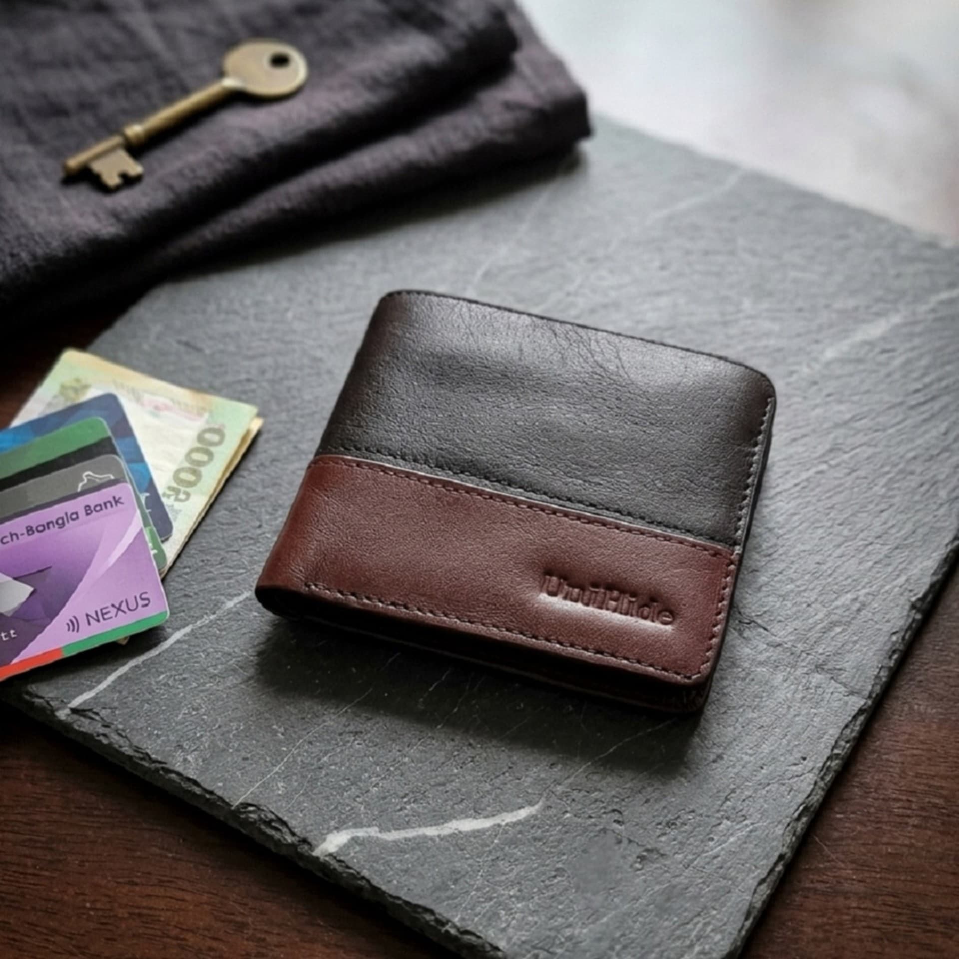 Contrast Bifold Wallet [slightly compact]